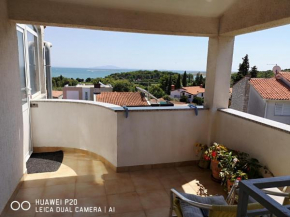 Captivating 4-Bed Apartment in Premantura